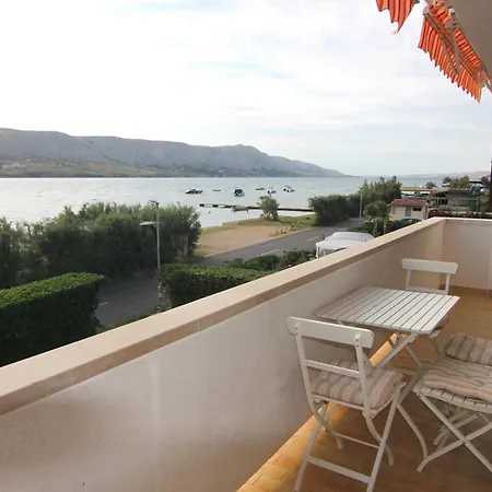 Apartment By The Sea *
